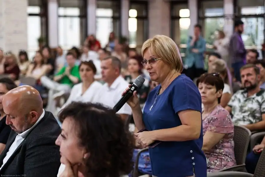 30 августа 2022 года в Ставрополе состоялась встреча первого заместителя генерального директора Президентского Фонда культурных инициатив И.С.Соболева с авторами проектов-победителей и творческими командами Ставропольского края.